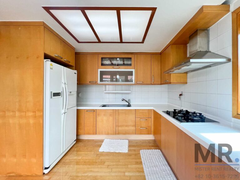 Itaewon-3BR-Low-Rise-Bright&Cozy -13