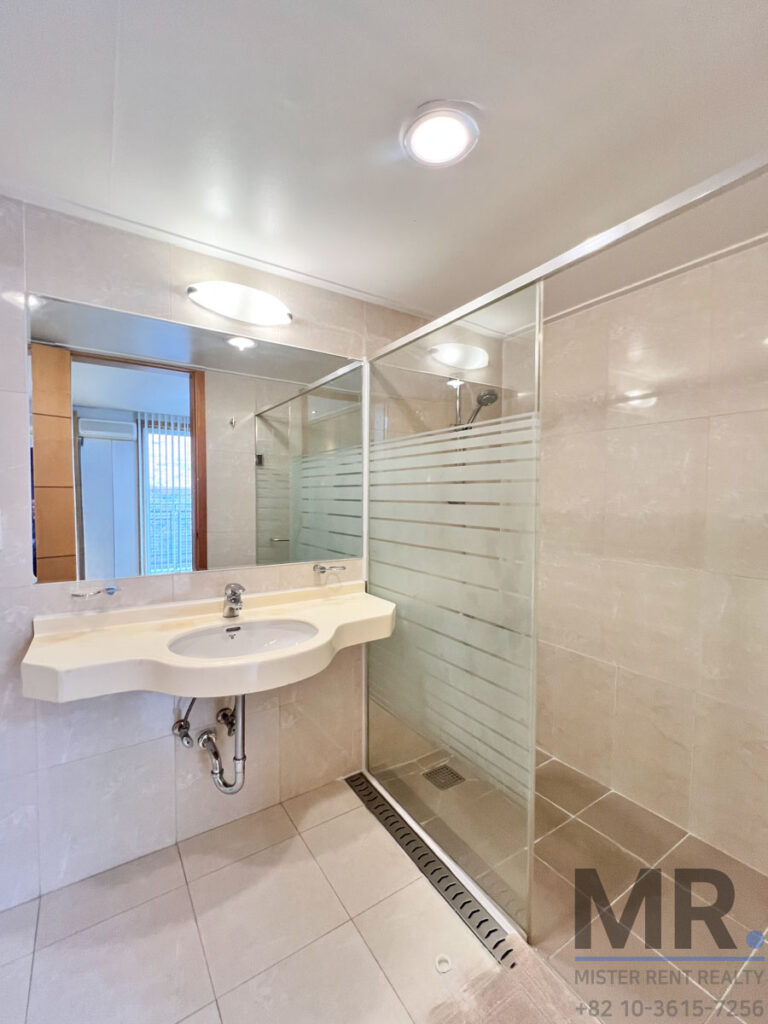 Itaewon-3BR-Low-Rise-Bright&Cozy -5