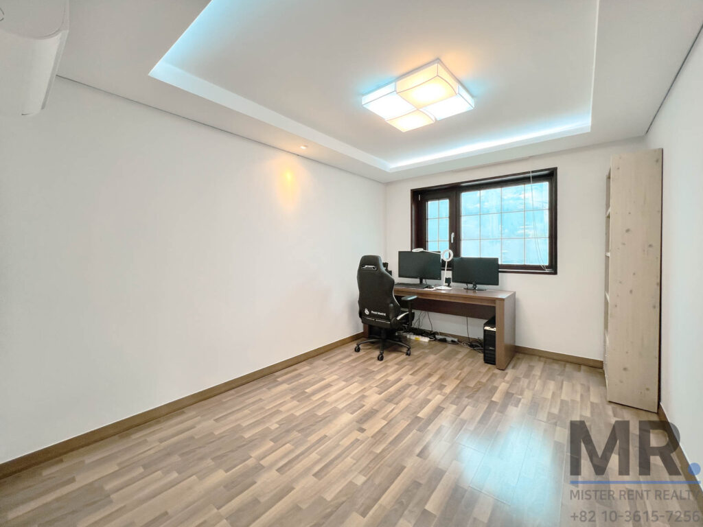 Itaewon-4BR-Low-Rise-Villa-Beautiful-Terrace-(H+)-12