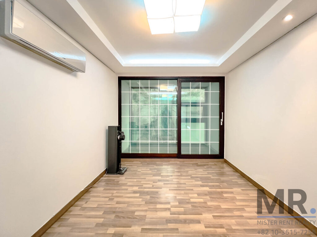 Itaewon-4BR-Low-Rise-Villa-Beautiful-Terrace-(H+)-19