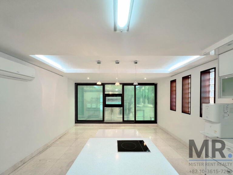 Itaewon-4BR-Low-Rise-Villa-Beautiful-Terrace-(H+)-24