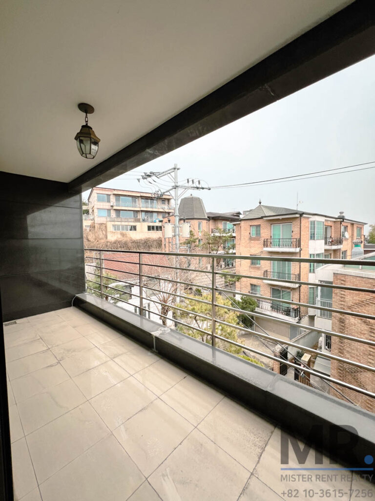 Itaewon-4BR-Low-Rise-Villa-Beautiful-Terrace-(H+)-4
