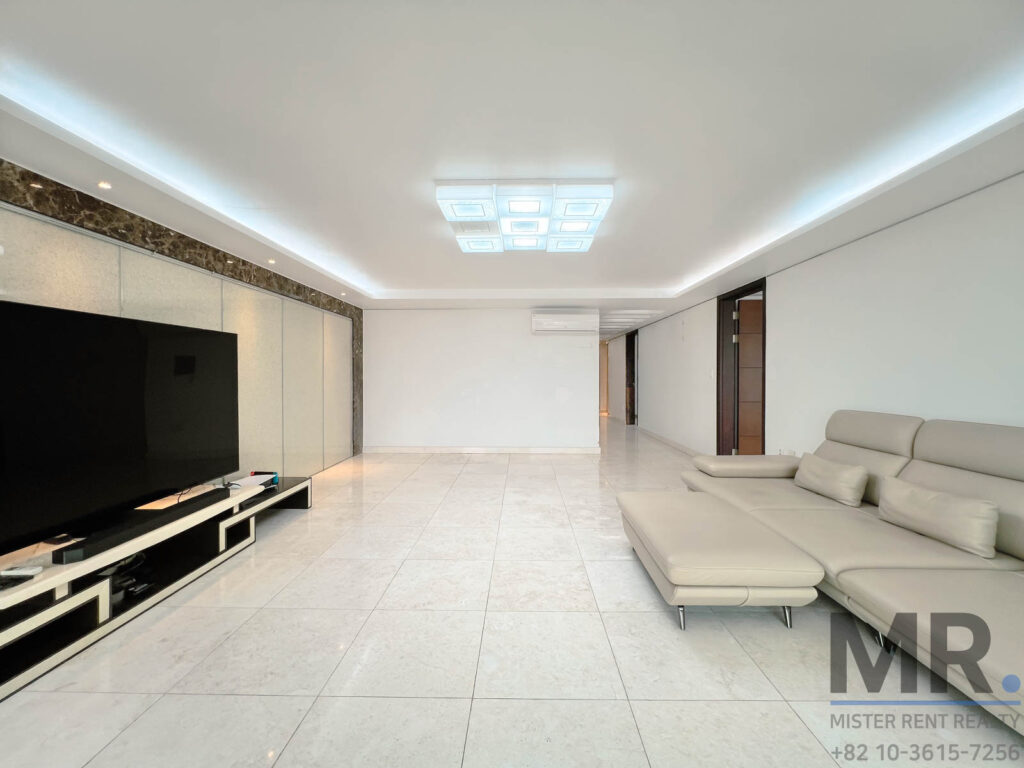 Itaewon-4BR-Low-Rise-Villa-Beautiful-Terrace-(H+)-5