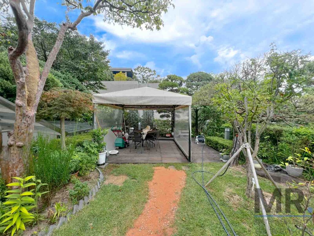 Seogbuk5BR-SingleHouse-Beautiful-Garden-(H+)-10
