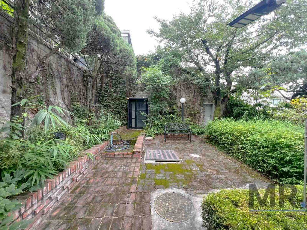 Seogbuk5BR-SingleHouse-Beautiful-Garden-(H+)-9