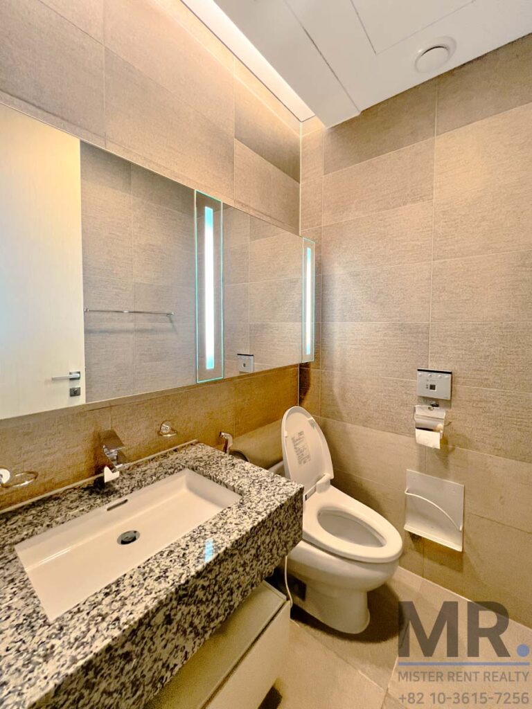 YongsanSt.-4BR-High-Rise-ModernDesign-14