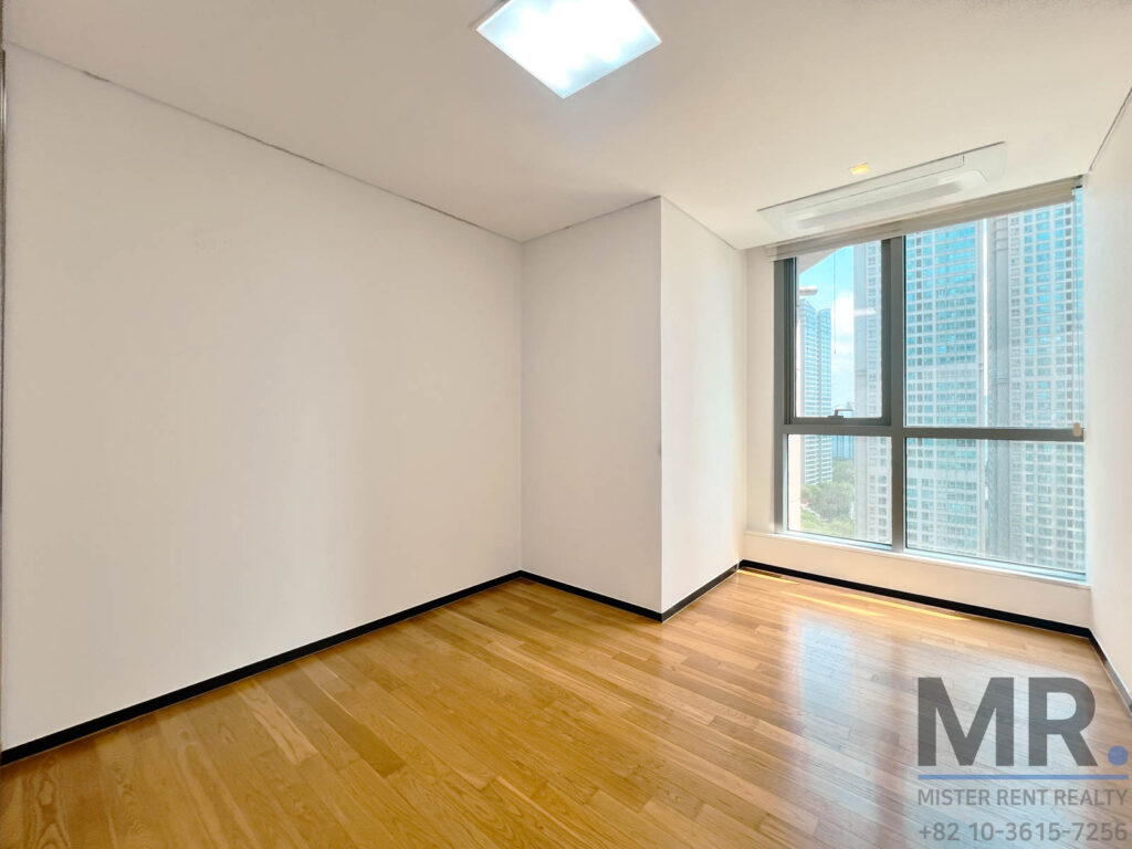 YongsanSt.-4BR-High-Rise-ModernDesign-15