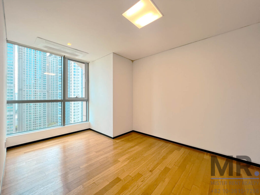 YongsanSt.-4BR-High-Rise-ModernDesign-18