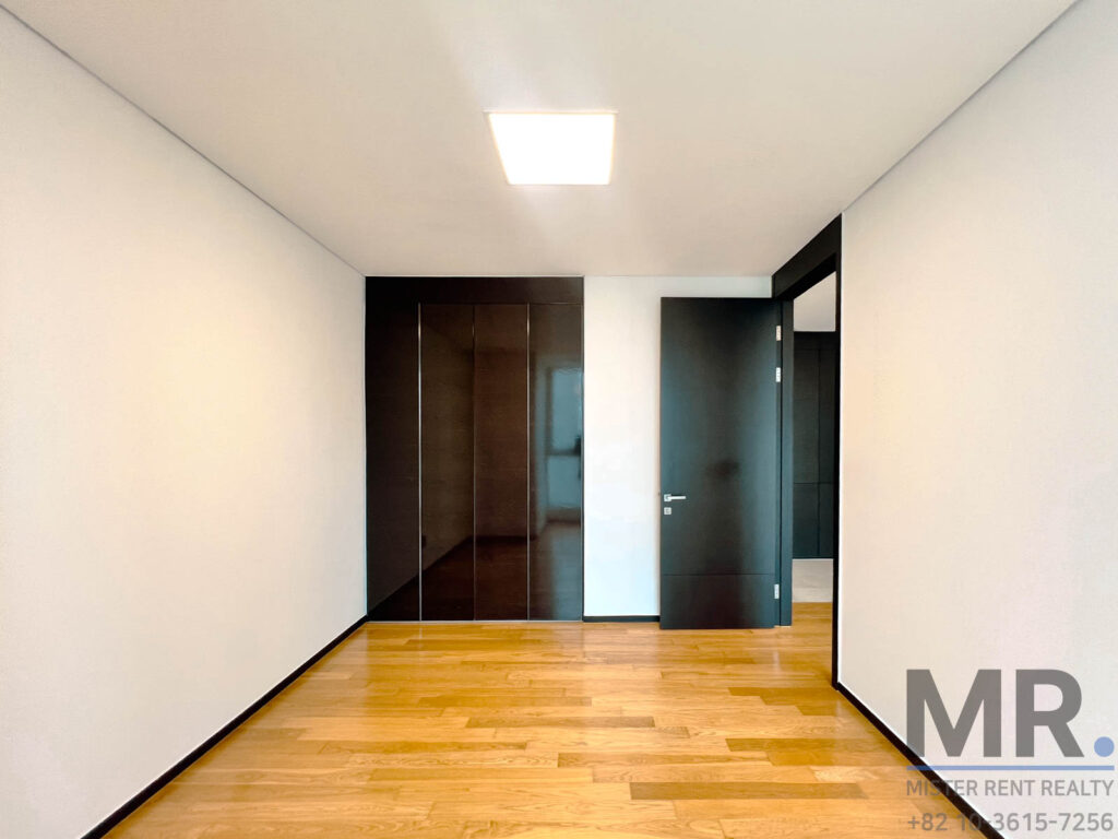 YongsanSt.-4BR-High-Rise-ModernDesign-19