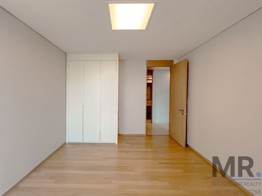 YongsanStation-4BR-High-Rise-Modern&Convinient-17