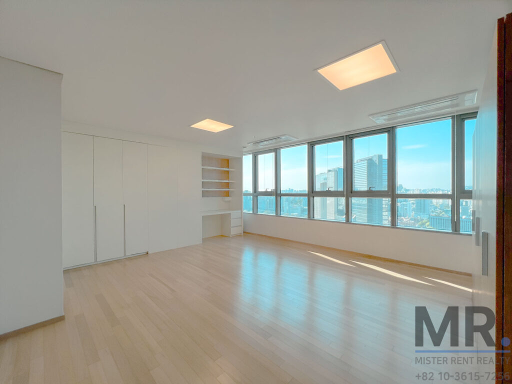 YongsanStation-4BR-High-Rise-Modern&Convinient-18