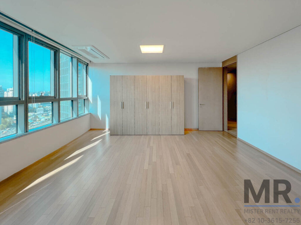 YongsanStation-4BR-High-Rise-Modern&Convinient-19