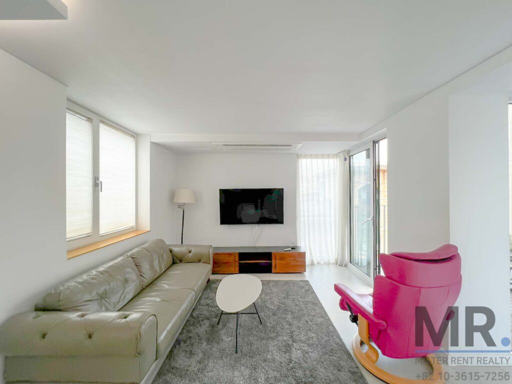 Seoul-French-Village-3BR-Rental-Villa-Modern-Terrace-1196