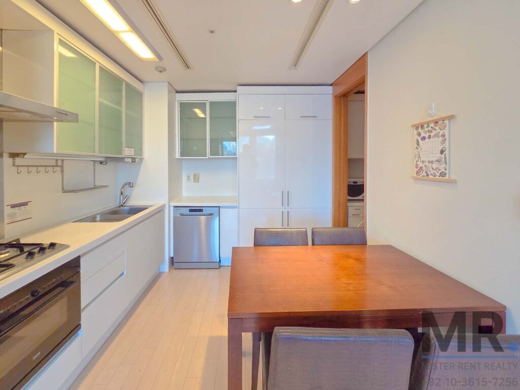 2-Bedroom-Rental-Seoul-CityHall-Furnished-2