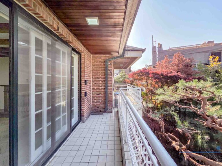 Spacious terrace with garden view