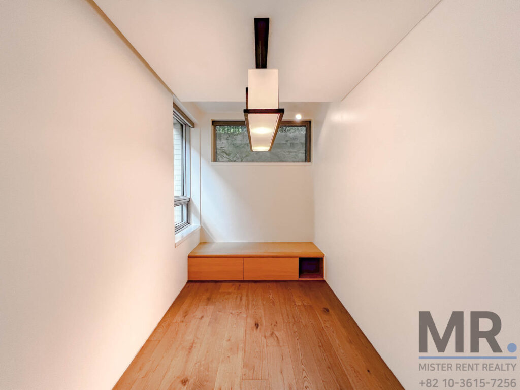 Seoul-French-Village-Rental-3BR-Modern-Terrace_01