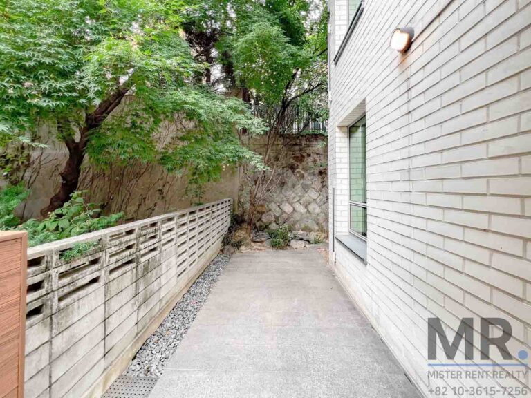 Seoul-French-Village-Rental-3BR-Modern-Terrace_03