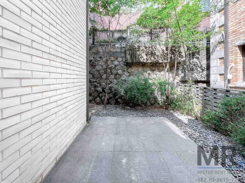 Seoul-French-Village-Rental-3BR-Modern-Terrace_11