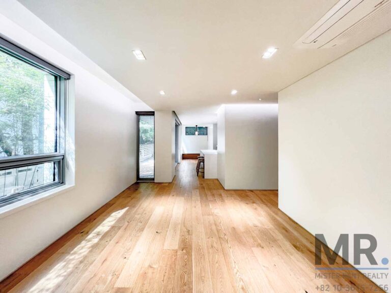 Seoul-French-Village-Rental-3BR-Modern-Terrace_15